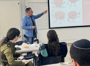 אבי שושן · מרצה ומנחה קבוצות