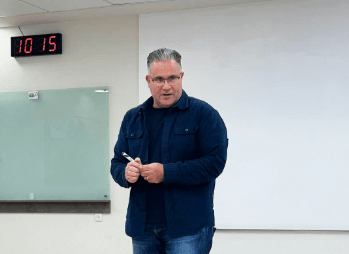 אבי שושן · מרצה ומנחה קבוצות