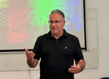 אבי שושן · מרצה ומנחה קבוצות